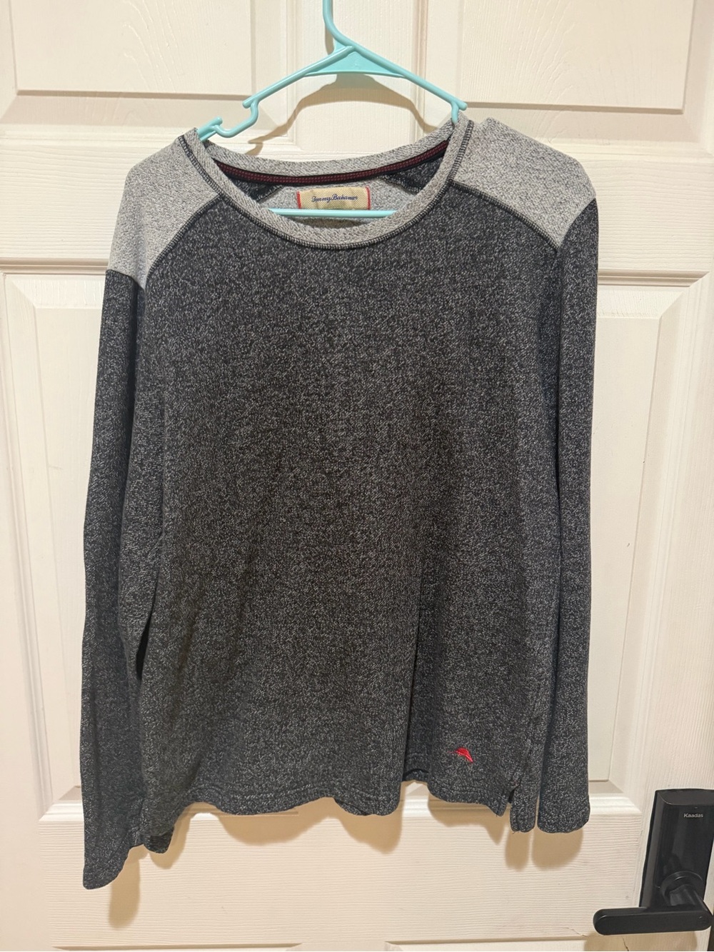 Tommy Bahama size large Heathered Charcoal Raglan Long Sleeve Top - Gray Accent